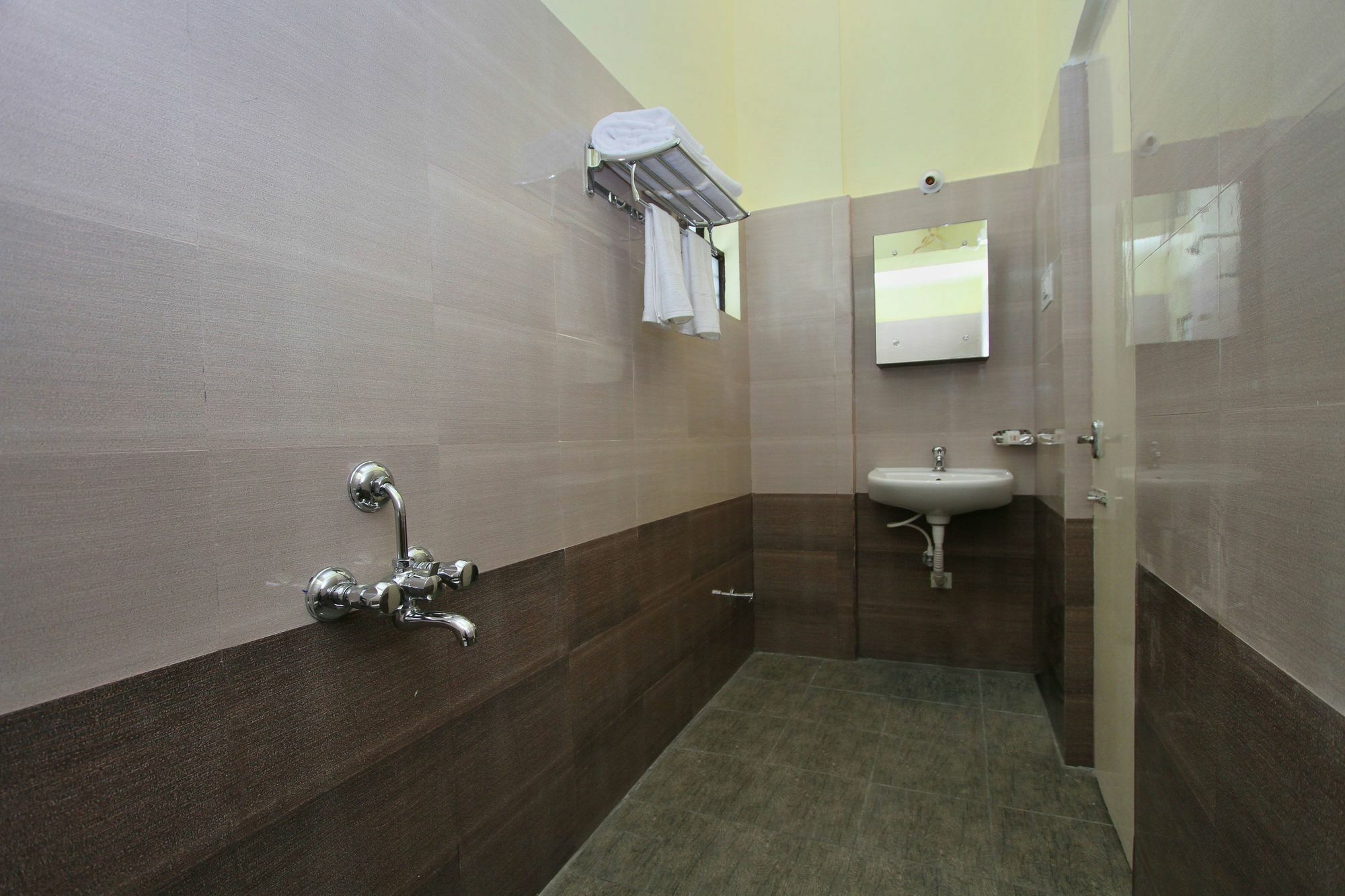 Oyo 9060 Sri Sai Guest Inn Bangalore Ngoại thất bức ảnh