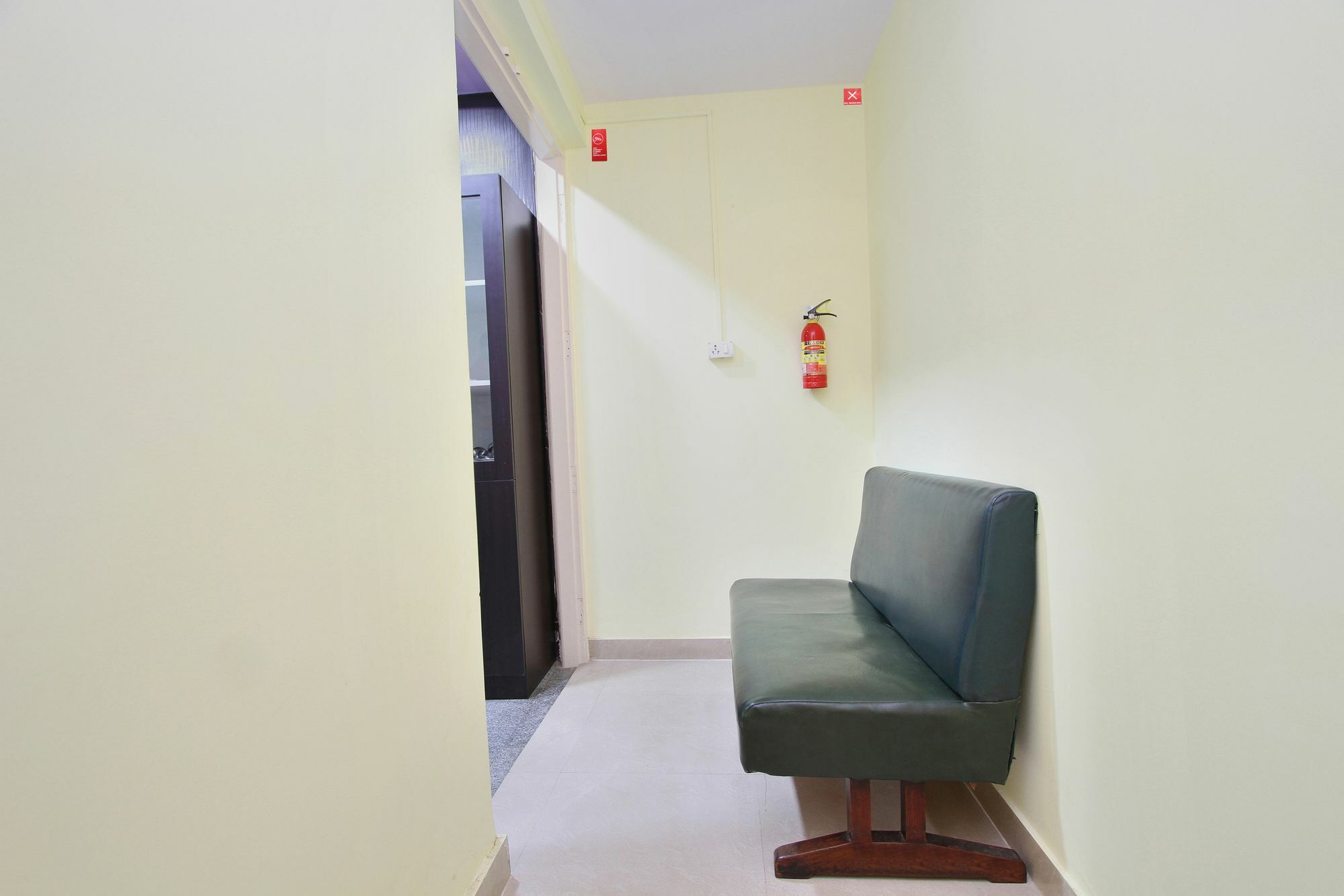 Oyo 9060 Sri Sai Guest Inn Bangalore Ngoại thất bức ảnh