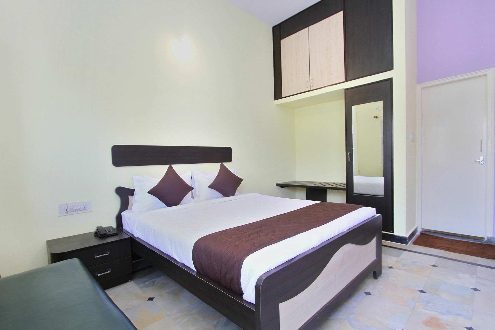 Oyo 9060 Sri Sai Guest Inn Bangalore Ngoại thất bức ảnh