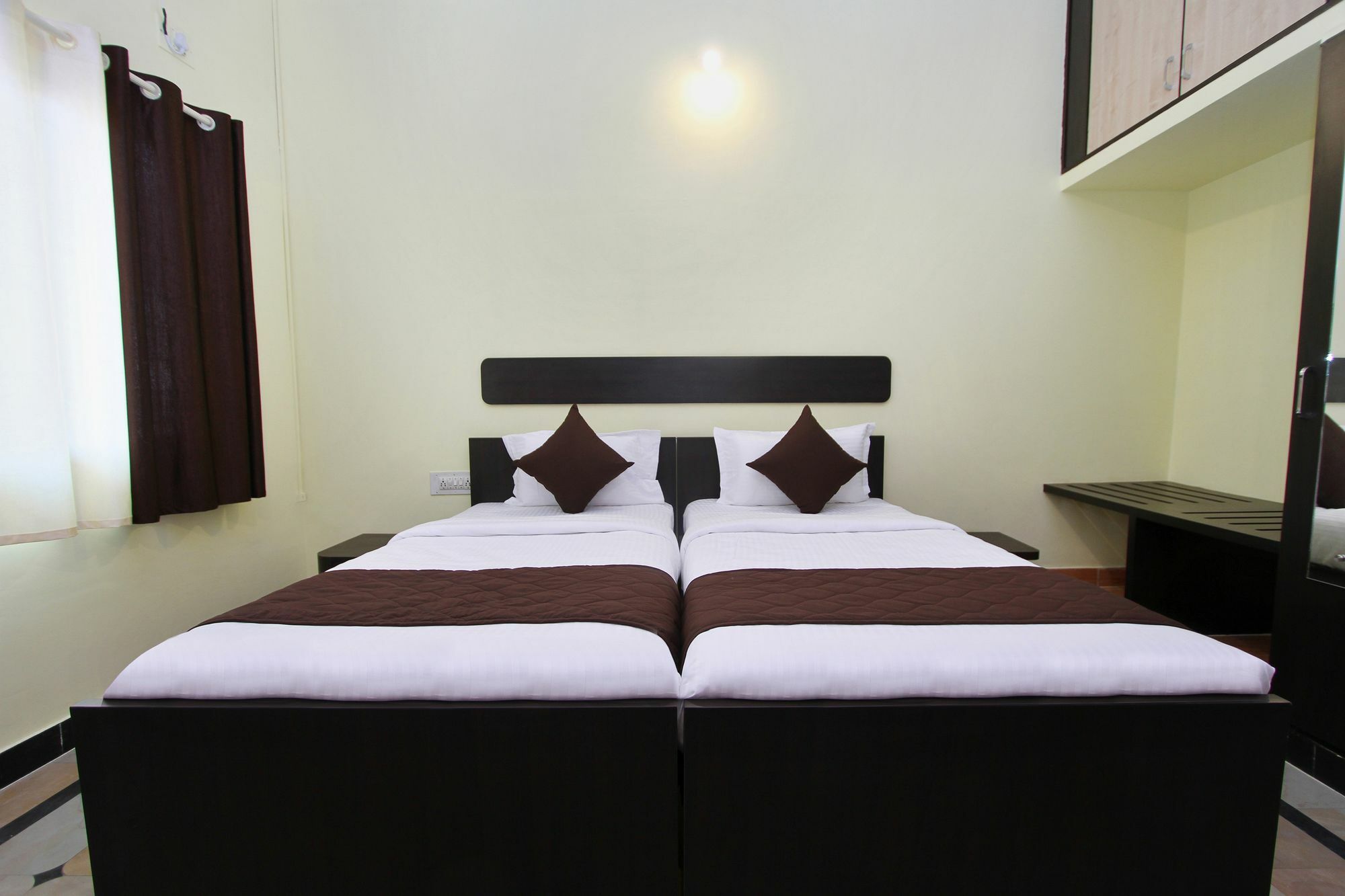Oyo 9060 Sri Sai Guest Inn Bangalore Ngoại thất bức ảnh
