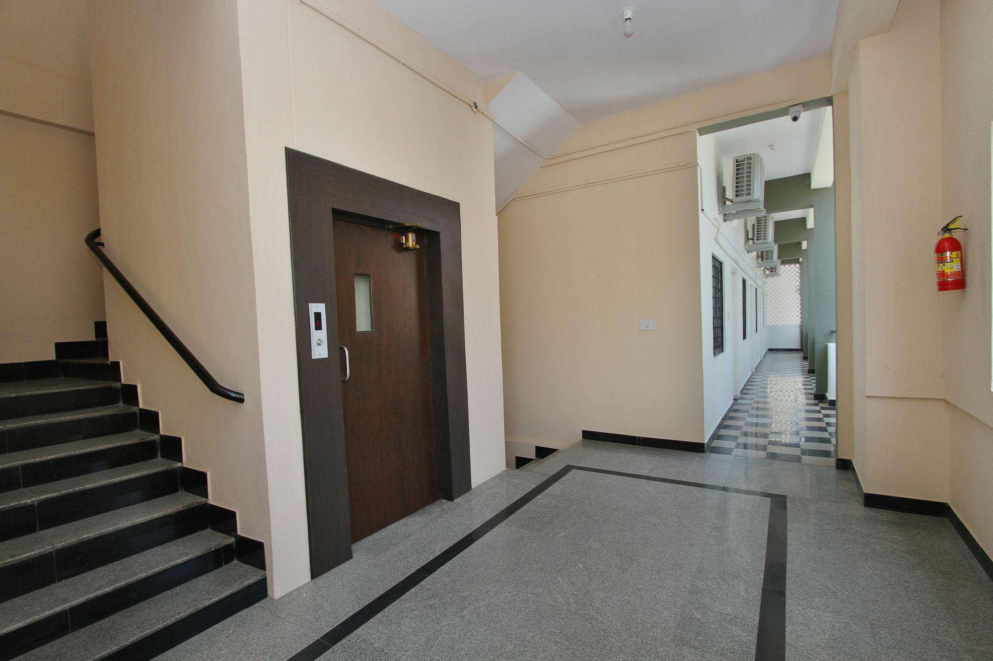 Oyo 9060 Sri Sai Guest Inn Bangalore Ngoại thất bức ảnh