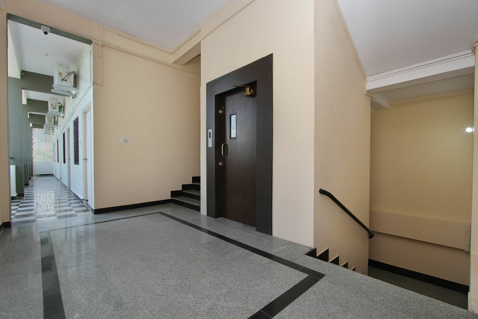 Oyo 9060 Sri Sai Guest Inn Bangalore Ngoại thất bức ảnh