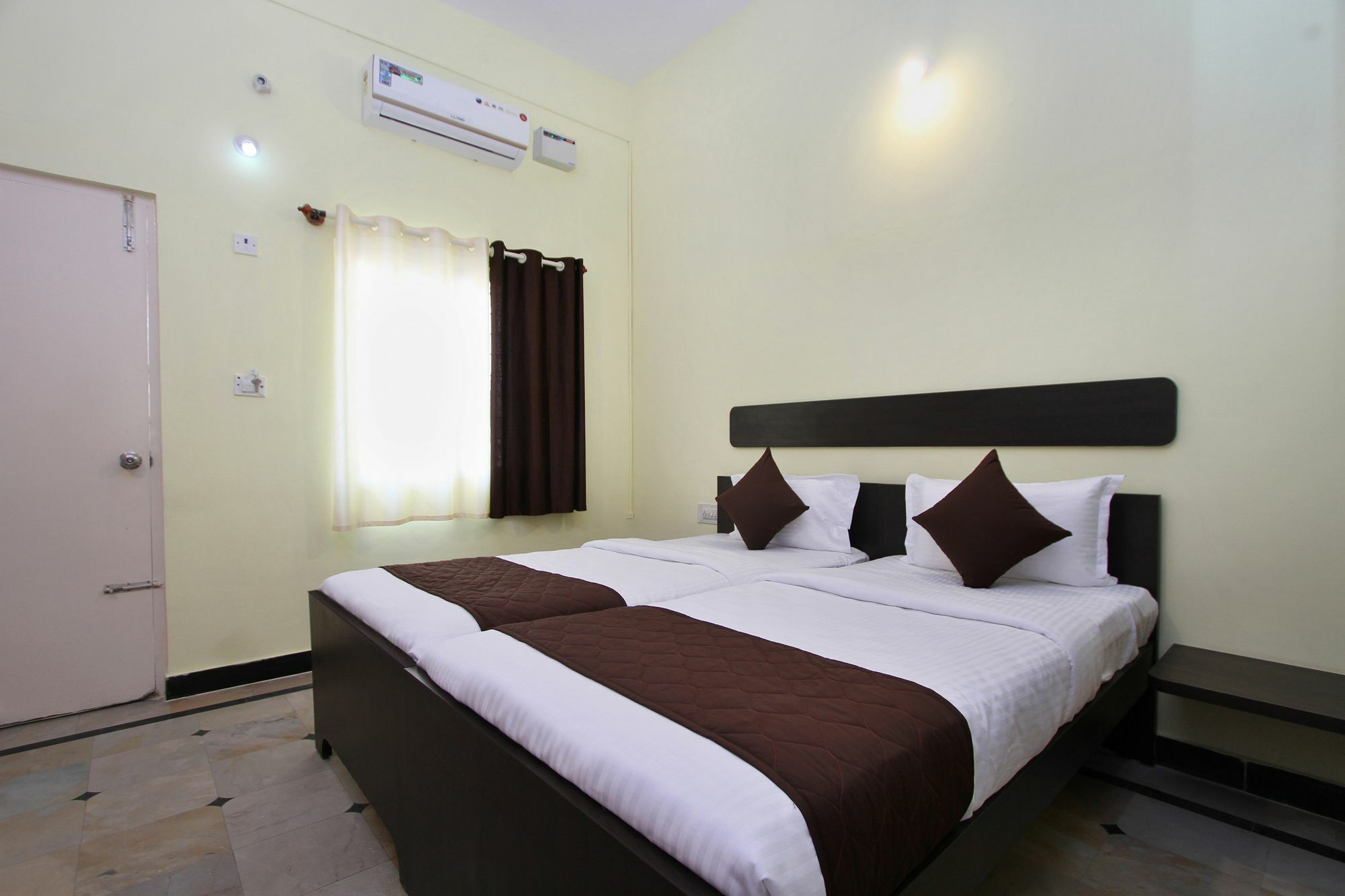 Oyo 9060 Sri Sai Guest Inn Bangalore Ngoại thất bức ảnh