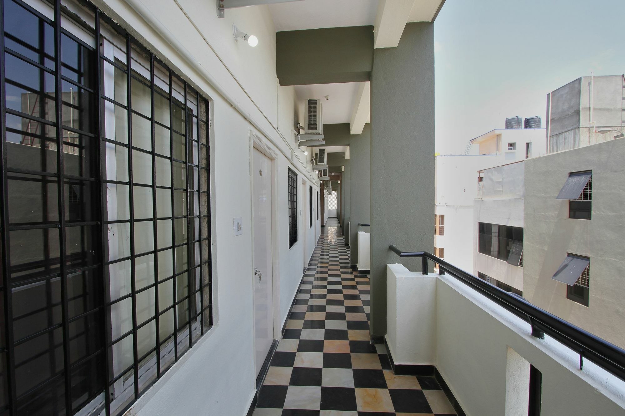 Oyo 9060 Sri Sai Guest Inn Bangalore Ngoại thất bức ảnh